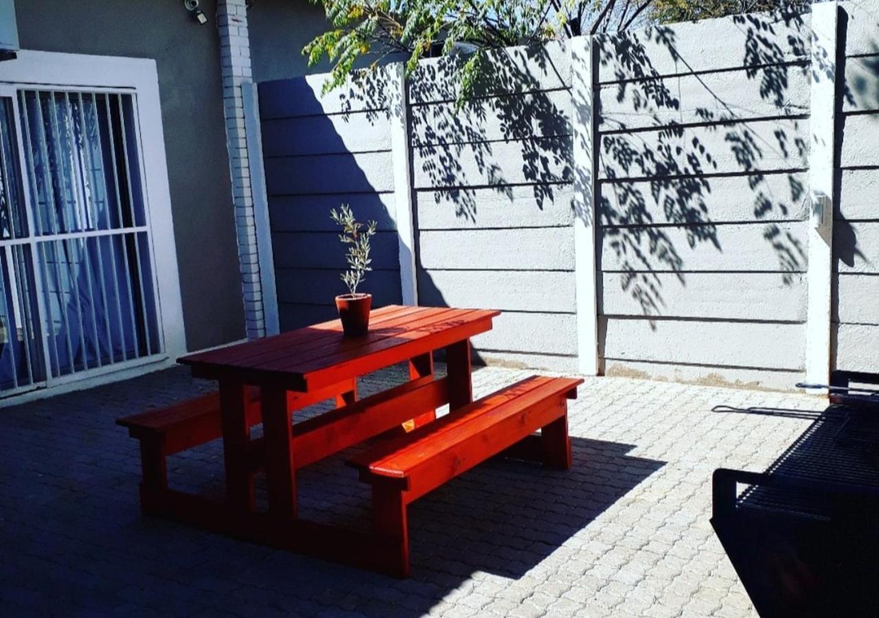 Bateleur Self Catering Cc Apartment Windhoek Bagian luar foto