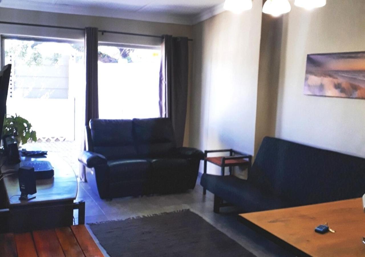 Bateleur Self Catering Cc Apartment Windhoek Bagian luar foto