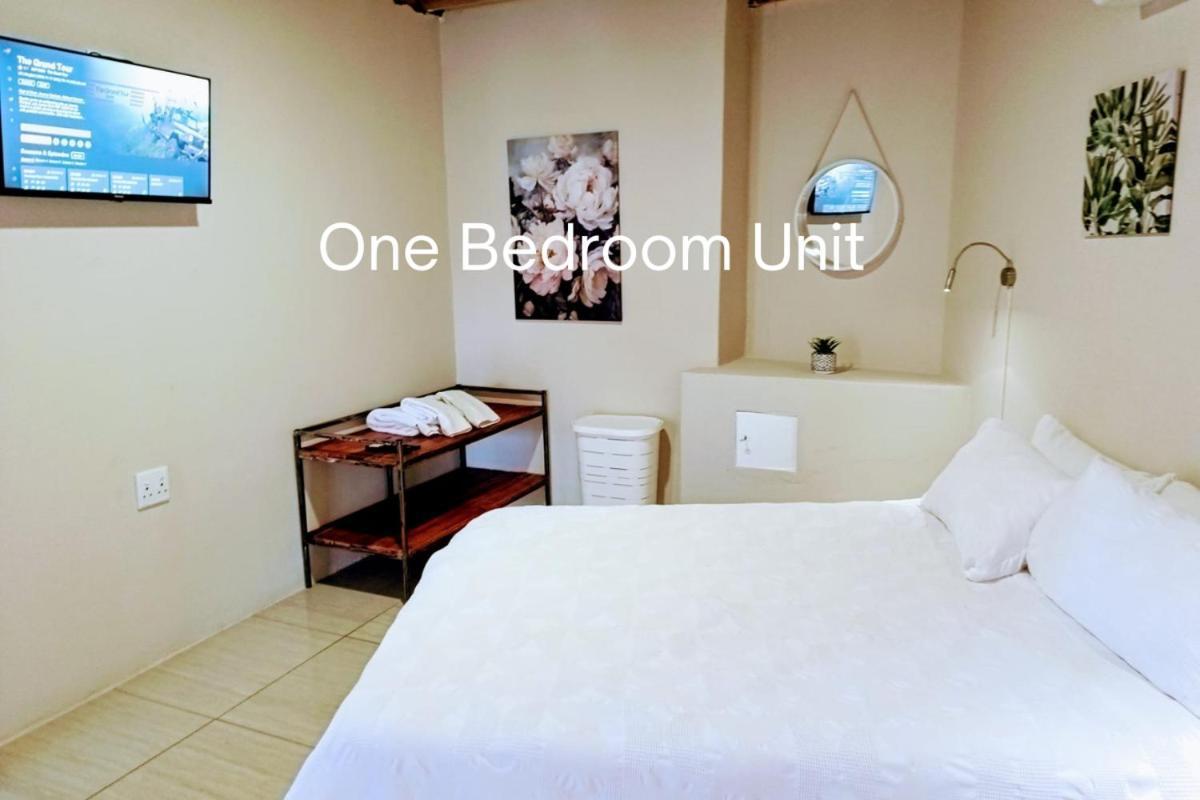 Bateleur Self Catering Cc Apartment Windhoek Bagian luar foto